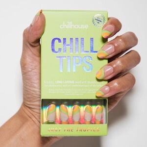 NWT Chill Tips Reusable Press-On Manicure Kit